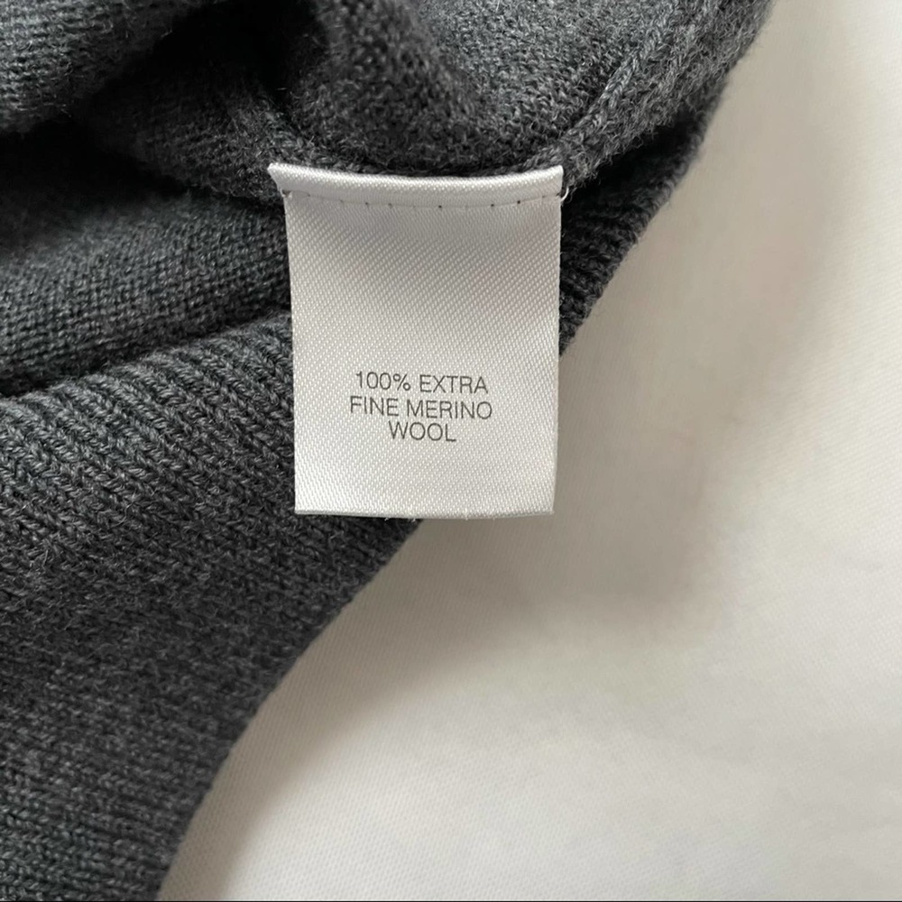 Turnbury Extra Fine Merino Wool Grey Vneck Sweater - Picture 3 of 4
